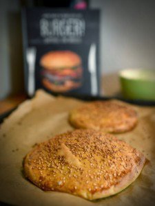 Nach 15 Minuten im Backofen bei 210 °C sind die Burgerbrötchen fertig!