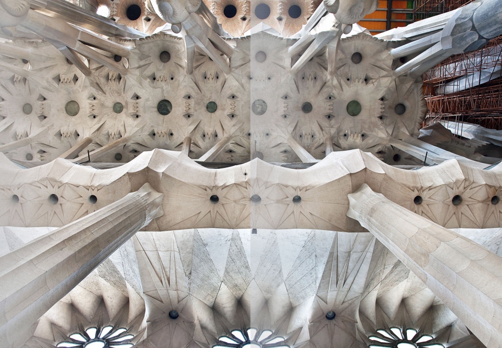 Der faszinierende Innenraum der Sagrada Familia. Er wurde bereits 2010 fertig gestellt.