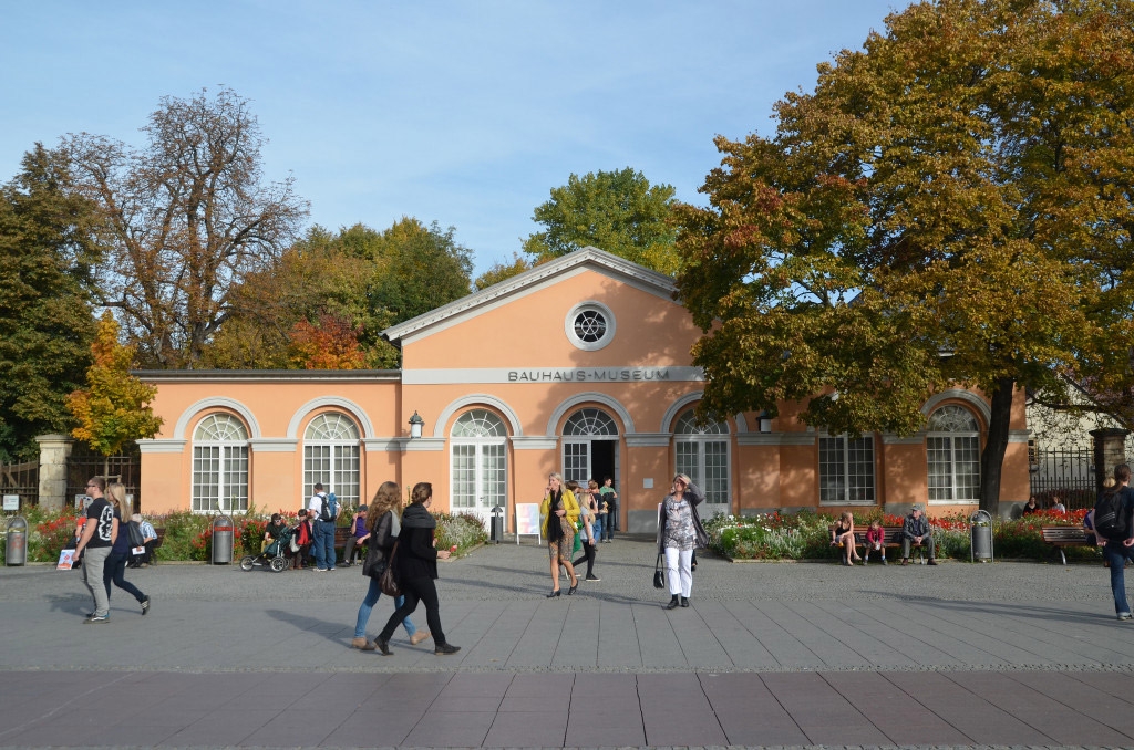 Eines von vielen sehenswerten Museen Weimars: das Bauhausmuseum / Foto: © Torsten Maue, Flickr