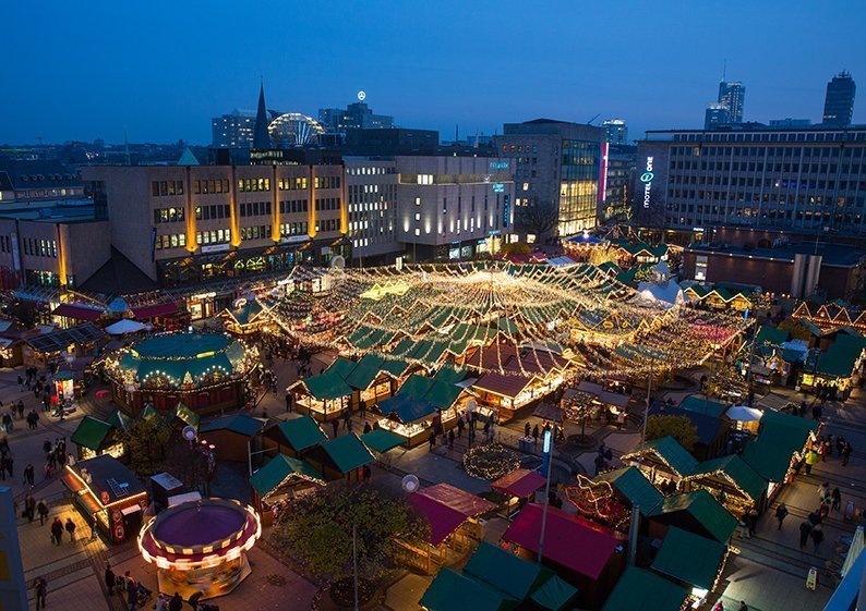 Die Welt zuhause im Ruhrgebiet: Internationaler Weihnachtsmarkt in Essen (Foto: © Peter Wieler, EMG)