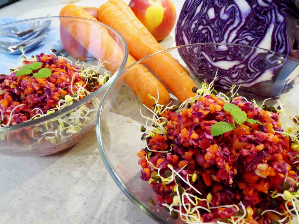 Rohkost-Salat aus Obst und Gemüse: gesund und lecker!