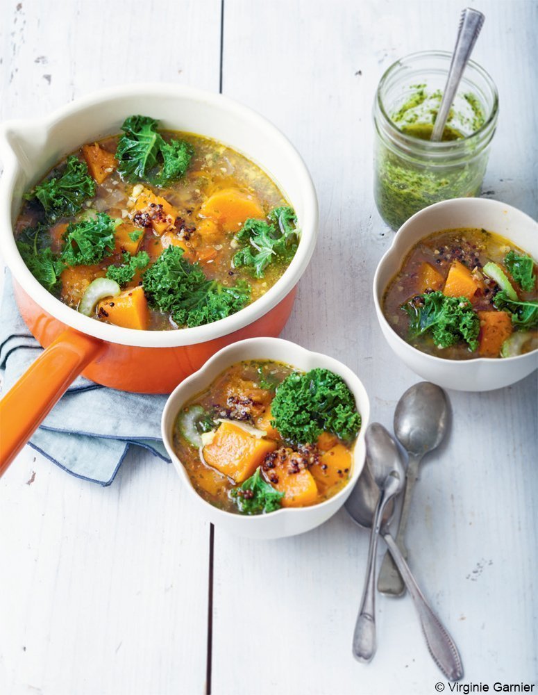 Quinoa-Minestrone mit Hokkaido-Kürbis und Grünkohl