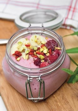 Kalter Buchweizenbrei mit Banane und Himbeeren