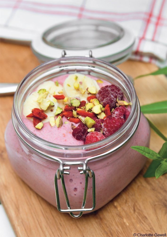 Kalter Buchweizenbrei mit Banane und Himbeeren