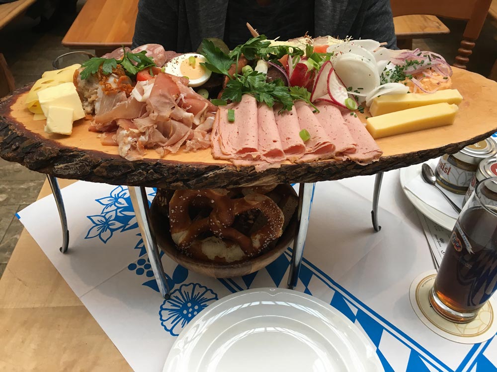 zünftige Brotzeit Brotzeit in München
