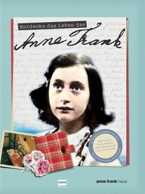 Entdecke das Leben der Anne Frank mit einem Cover, das ihr Porträt zeigt, umgeben von historischen Dokumenten und Materialien.