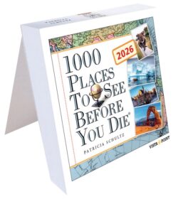 Buchcover von "1000 Places To See Before You Die" von Patricia Schultz, 2026, mit Bildern von Reisezielen und einer Weltkugel.