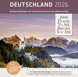 Postkartenkalender Deutschland 2026 mit Landschaftsbild, Schloss und Bergen, inklusive QR-Code für digitale Reisetipps.