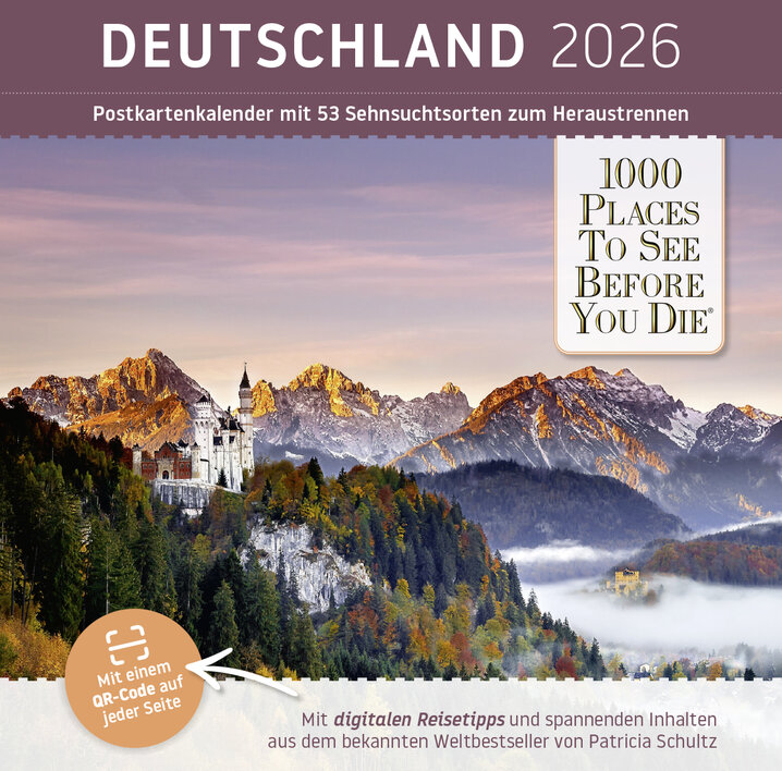 Postkartenkalender Deutschland 2026 mit Landschaftsbild, Schloss und Bergen, inklusive QR-Code für digitale Reisetipps.
