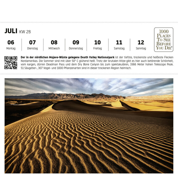 Wüstenlandschaft im Death Valley Nationalpark mit Sanddünen und dramatischem Himmel.