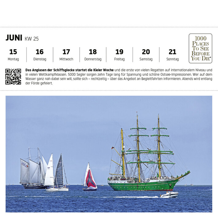 Segelregatten während der Kieler Woche mit mehreren Yachten und einem großen Traditionsschiff auf der Ostsee.